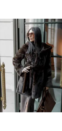 Жіноча шуба з поясом, одяг від Jador