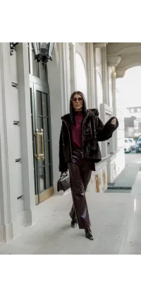 Жіноча шуба з преміального екохутра з капюшоном в шоколадному відтінку з комфортним капюшоном, одяг від Jador