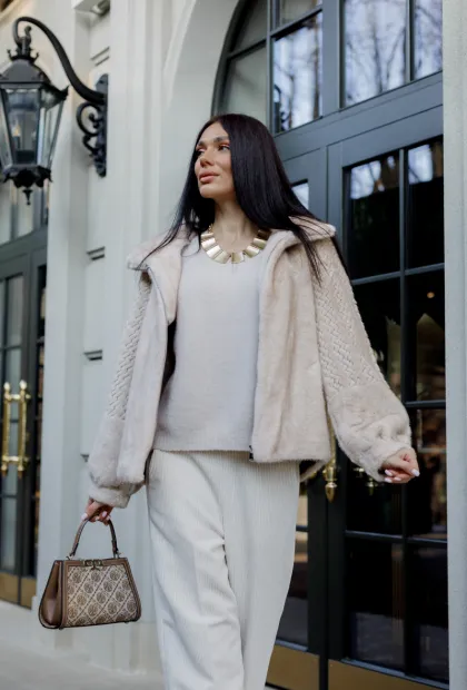 Шуба з елегантним коміром