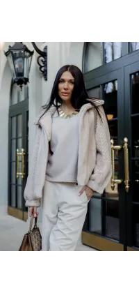 Французька шуба з екохутра в ніжному молочному кольорі , одяг від Jador