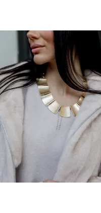 Шуба з елегантним коміром, від Jador