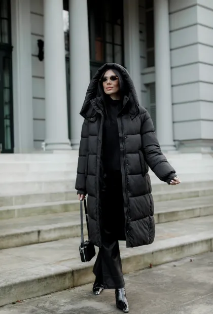 Жіночий подовжений пуховик