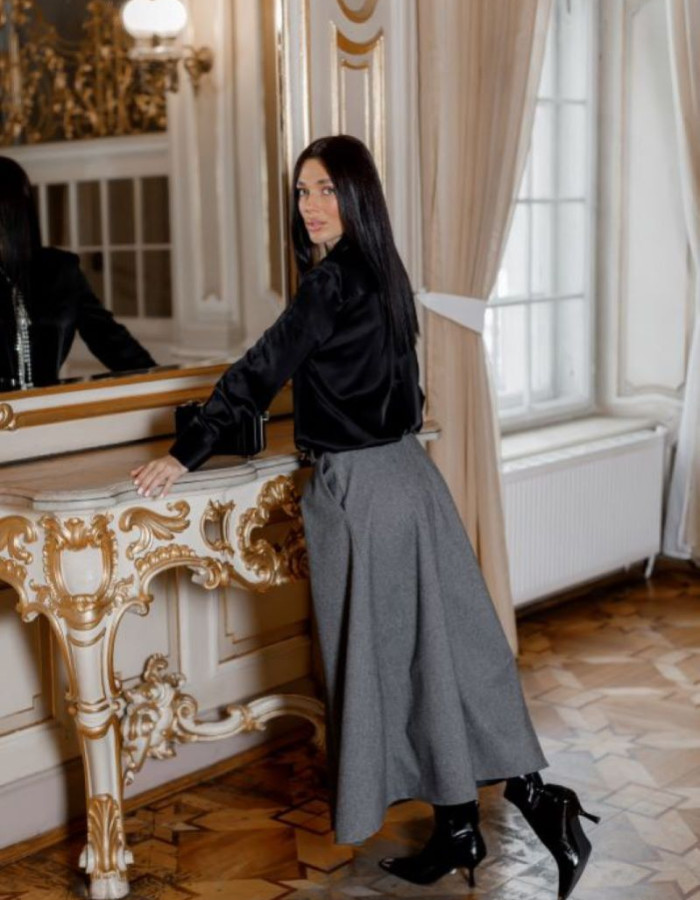 Блуза IMPERIAL з декоративним ланцюгом