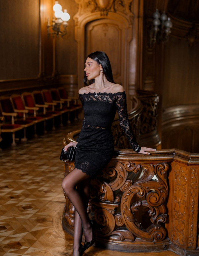 Елегантна чорна мереживна сукня IMPERIAL