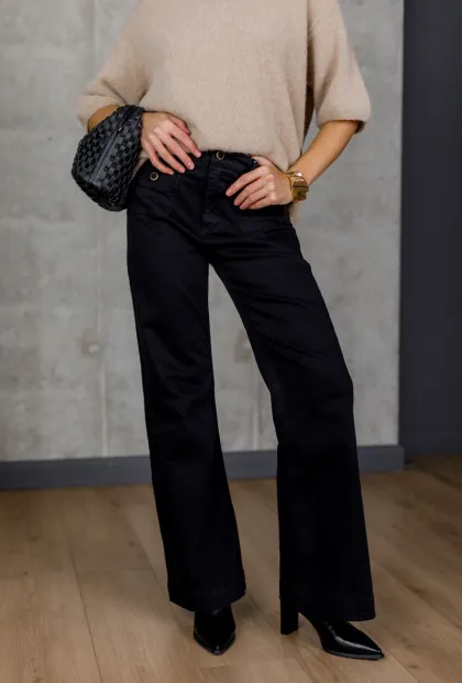 Чорні джинси з накладними кишенями