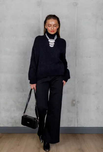 Чорні джинси прямого крою