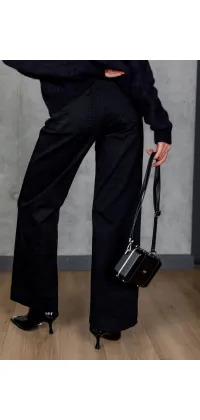 Чорні джинси прямого крою. Доступні розміри: M, L, 2XL