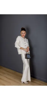 Молочний кардиган з вишивкою. Колір: Білий