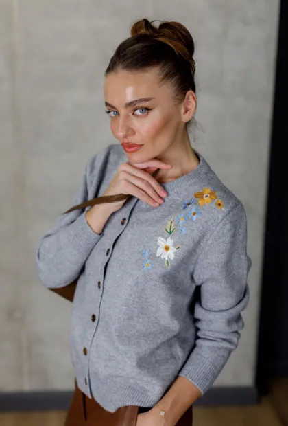 Кардиган з вишивкою