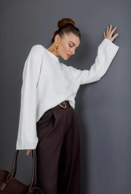 Базовий білий светр з м’якої пряжі