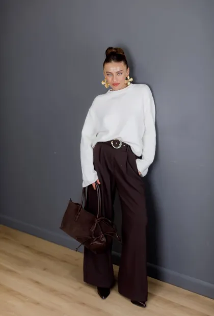 Базовий білий светр з м’якої пряжі