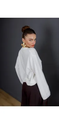 Базовий білий светр з м’якої пряжі. Доступні розміри: Tu