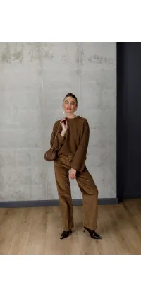 Светр з м’якої ангори кольору шоколаду. Колір: Коричневий