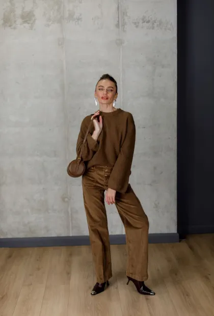 Светр з м’якої ангори кольору шоколаду