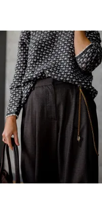 Светр вільного крою. Доступні розміри: 