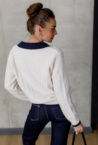 Кардиган молочного кольору з темно-синім коміром