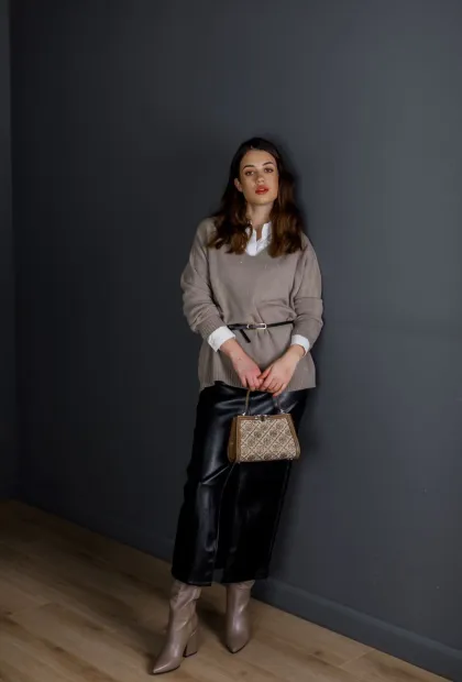 Чорна спідниця з еко-шкіри