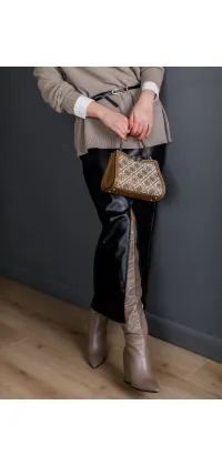 Чорна спідниця з еко-шкіри. Колір: Чорний