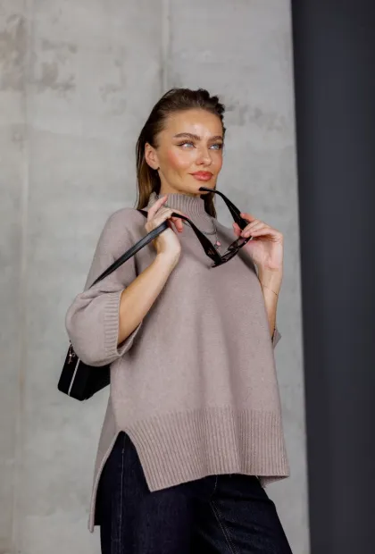 Светр oversize з коміром-стійкою