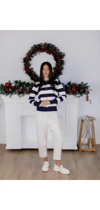 Смугастий светр у стилі ALO. Доступні розміри: 