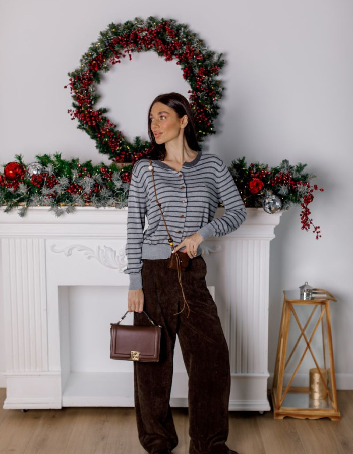 Светр у стилі Miu Miu