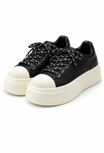 Чорні кросівки на платформі з контрастною підошвою