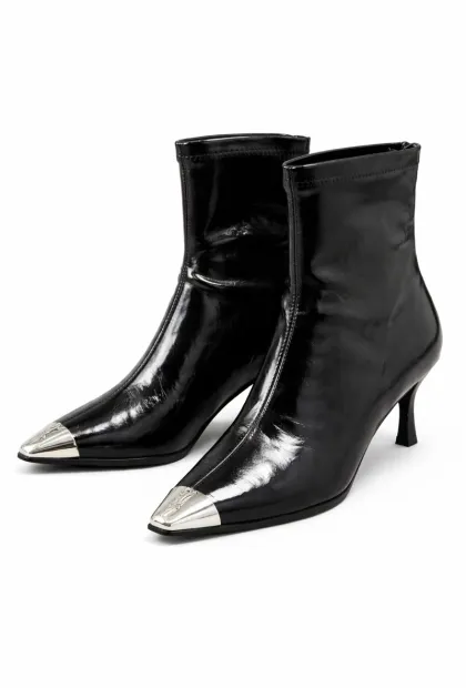 Чорні лаковані ботильйони з металевим носком у стилі YSL