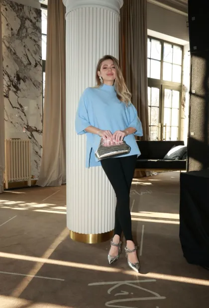 Oversize светр з високою горловиною