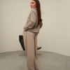 Светр oversize з V-подібною горловиною