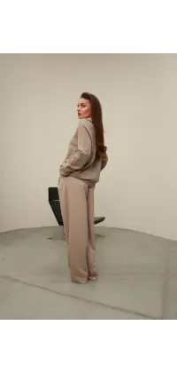 Светр oversize з V-подібною горловиною. Колір: Бежевий