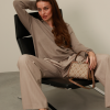 Светр oversize з V-подібною горловиною