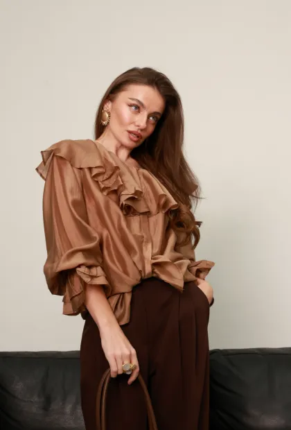 Блуза з воланами