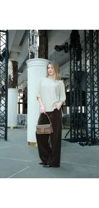 Сумка  з металевою застібкою у стилі Coach. Колір: Бежевий