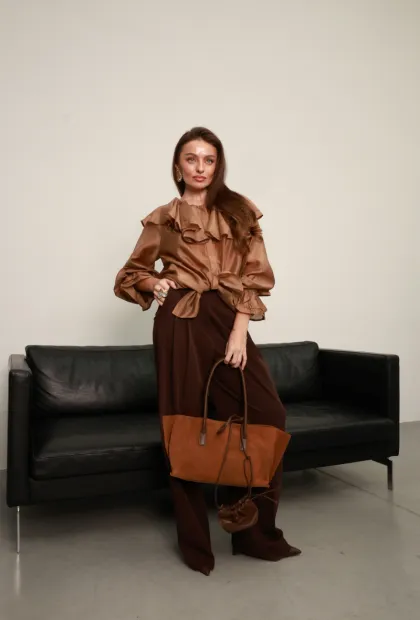 Замшева сумка-тоут у карамельному відтінку