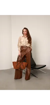 Замшева сумка-тоут у карамельному відтінку. Колір: 