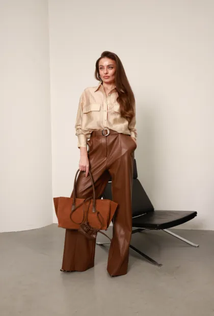 Замшева сумка-тоут у карамельному відтінку