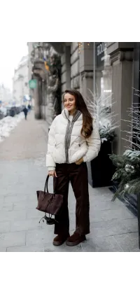 Пухова куртка з контрастними деталями та капюшоном, одяг від Jador