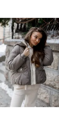 Пухова куртка з капюшоном у відтінку тауп, одяг від Jador