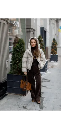 Пухова куртка з капюшоном. Колір: Білий