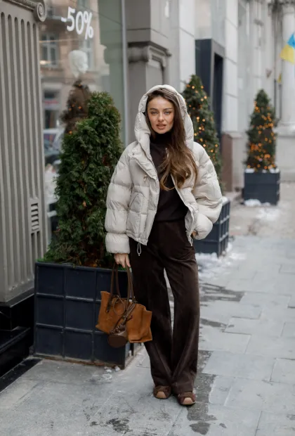 Пухова куртка з капюшоном