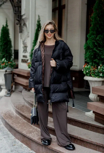 Демісезонний чорний пуховик