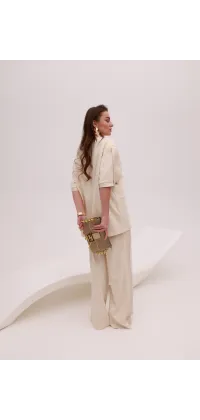 Молочний піджак IMPERIAL  з коротким рукавом. Доступні розміри: M, XL