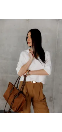 Світлий светр з V-подібним вирізом, одяг від Jador