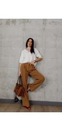 Елегантний светр у світлому відтінку, одяг від Jador