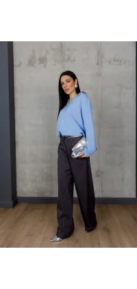 Блакитний светр з V-подібним вирізом. Колір: Блакитний