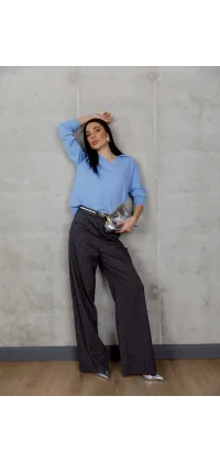 Блакитний светр з V-подібним вирізом, одяг від Jador