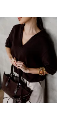 Шоколадний светр з V-подібним вирізом зображення 1