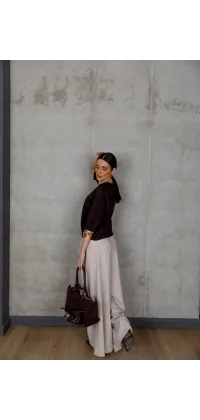 Шоколадний светр з V-подібним вирізом зображення 3