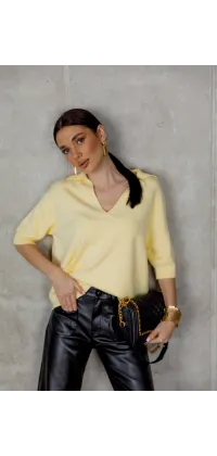 Жовтий светр з V-подібним вирізом, одяг від Jador