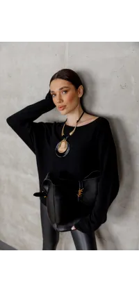 Чорний светр — втілення стриманої елегантності та універсального стилю., одяг від Jador